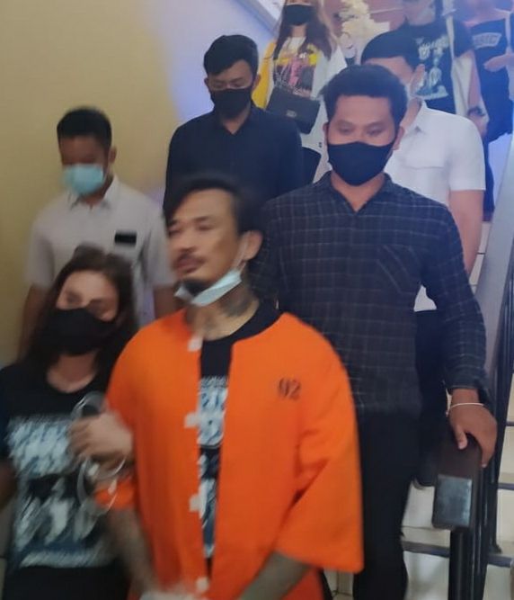 podiumnews.com-Pelimpahan Tahap II, Jerinx Dititipkan 20 Hari di Rutan Polda Bali